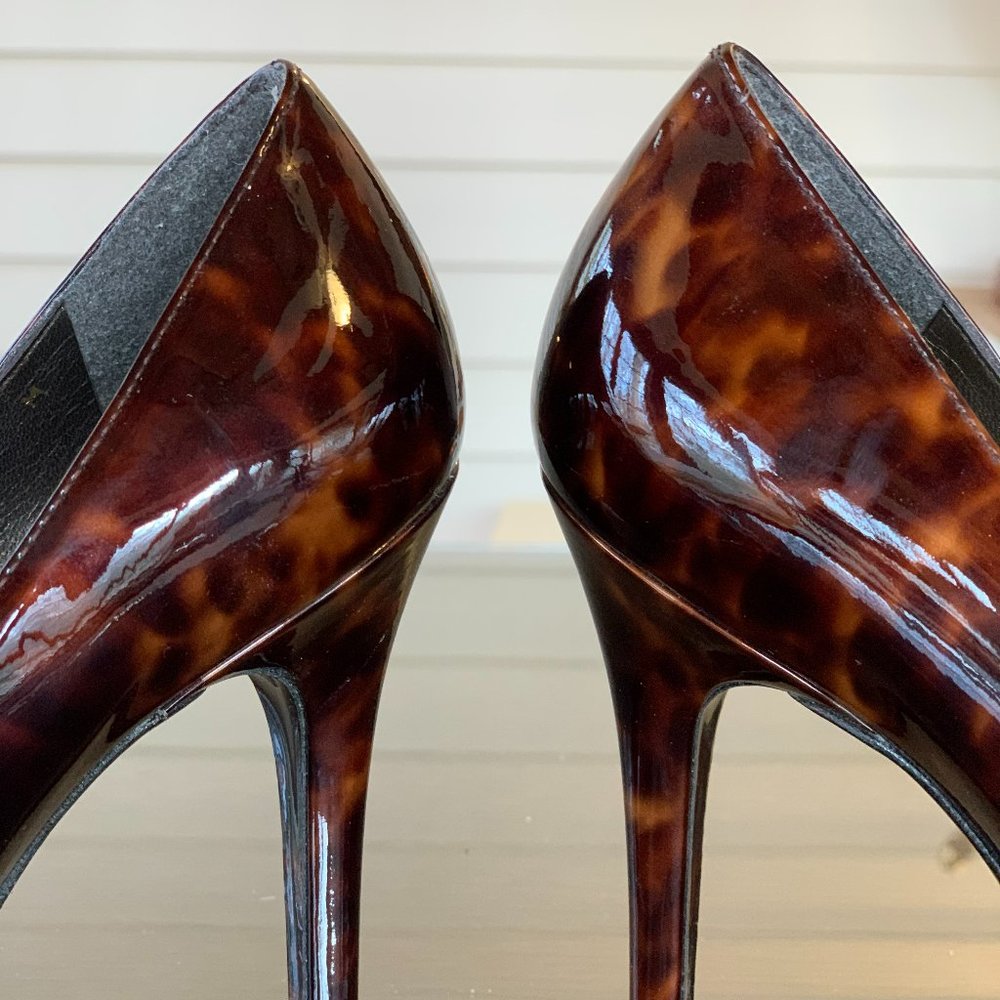 Stuart Weitzman Tortoise Shell Patent Leather Pum… - image 5